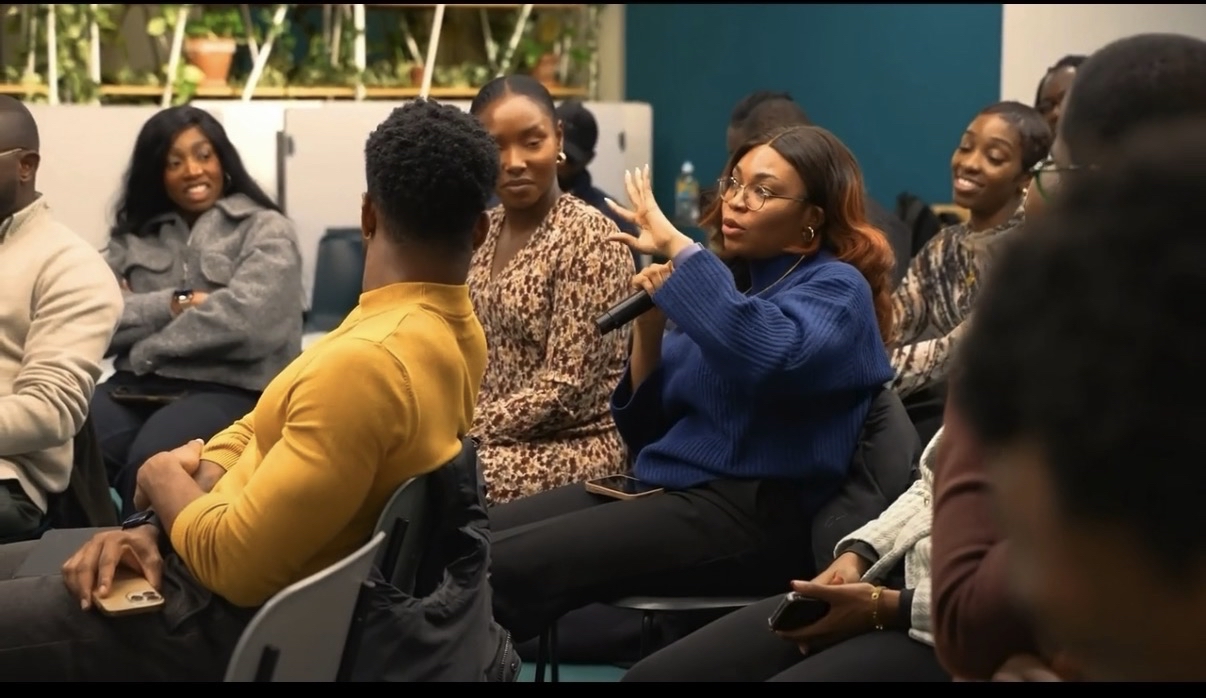 PMhelp community members at an event